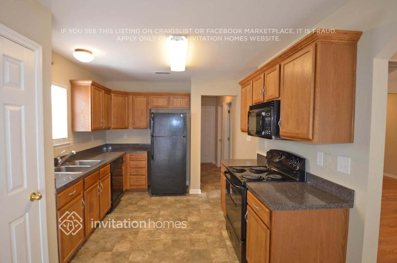 2941 Deep Cove Dr Nw - Photo 3 of 11