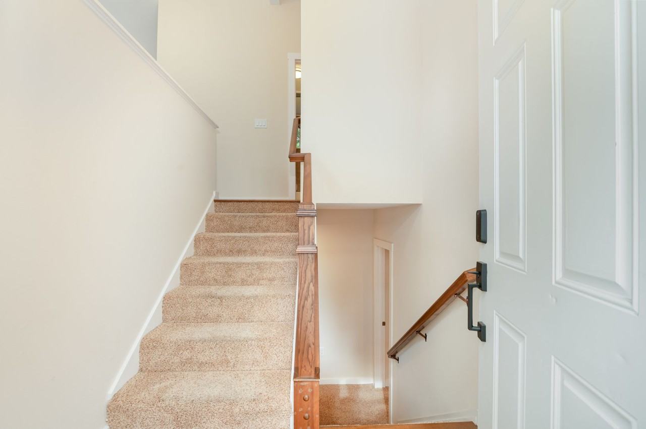 12712 Ne 157th St - Photo 2 of 28