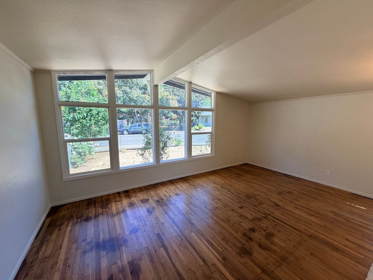 7175 Webb Dr Se - Photo 4 of 17