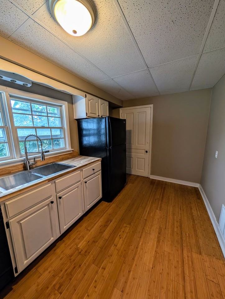 229 W Sycamore St - Photo 5 of 13