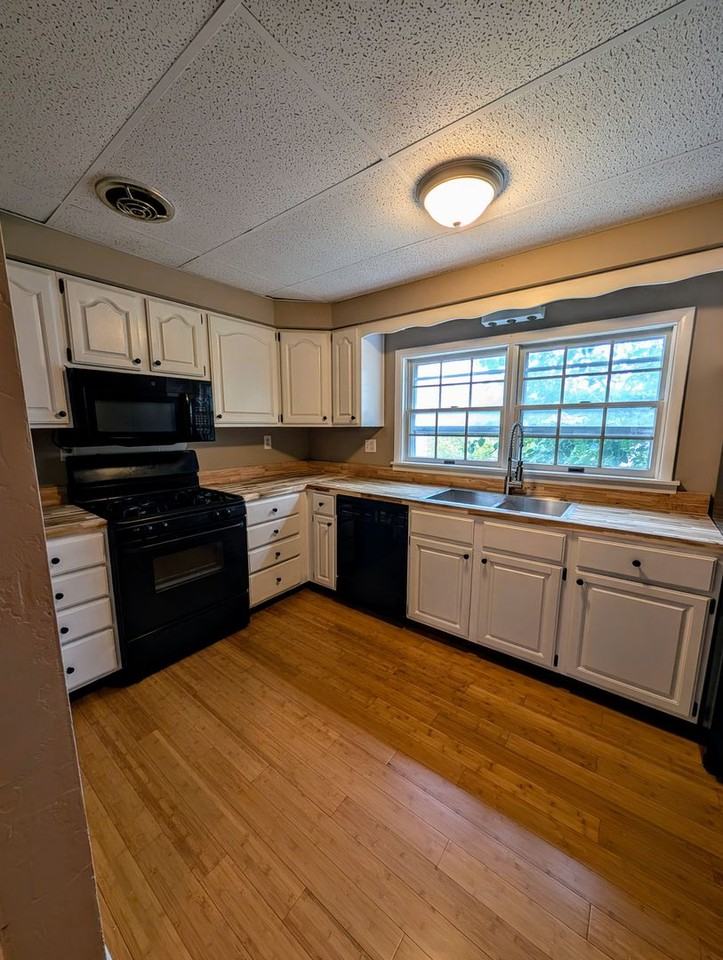 229 W Sycamore St - Photo 6 of 13