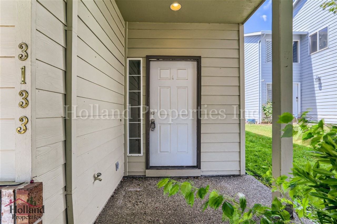 3133 Ne 13th Pl - Photo 4 of 29