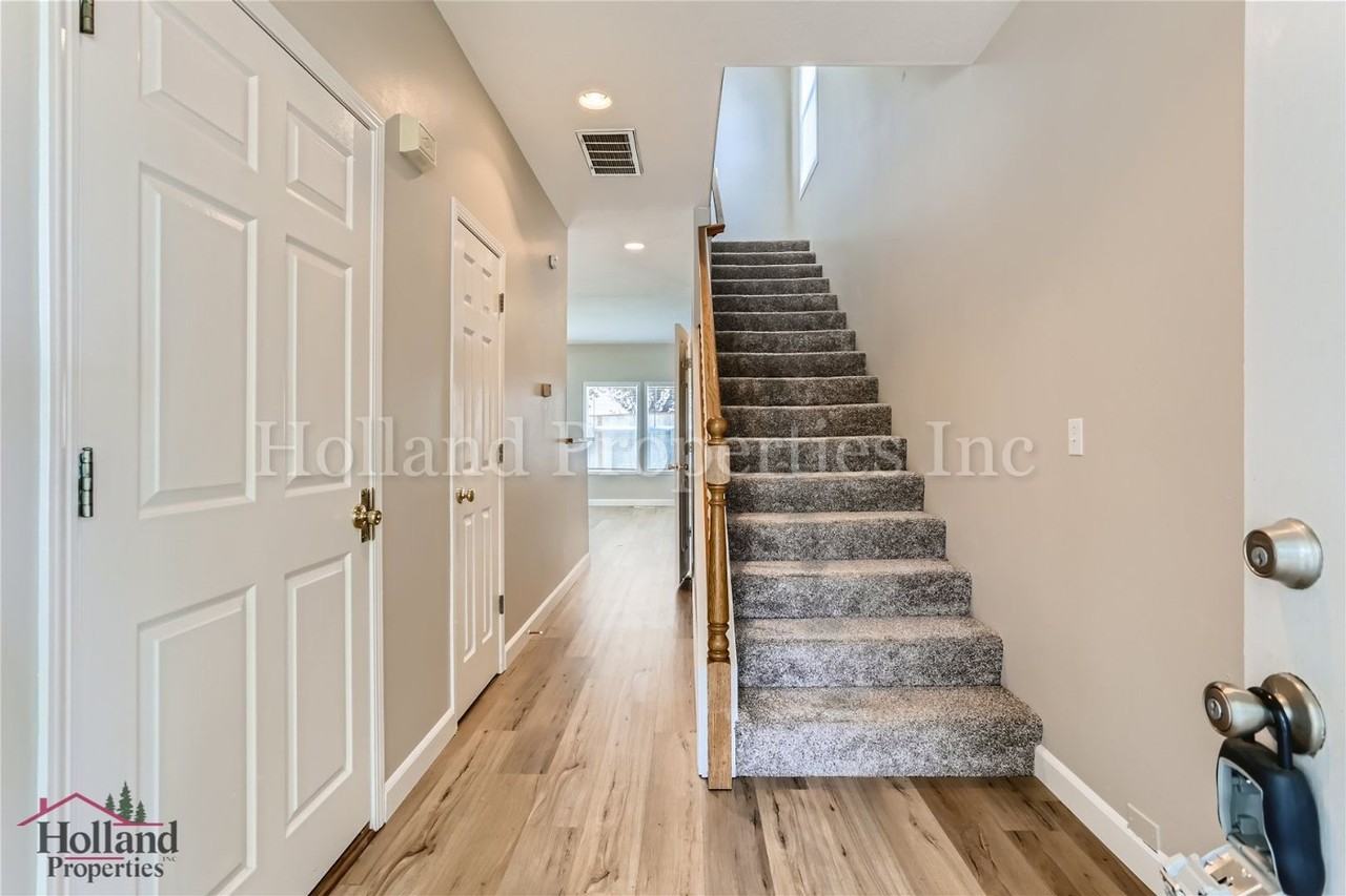 3133 Ne 13th Pl - Photo 5 of 29