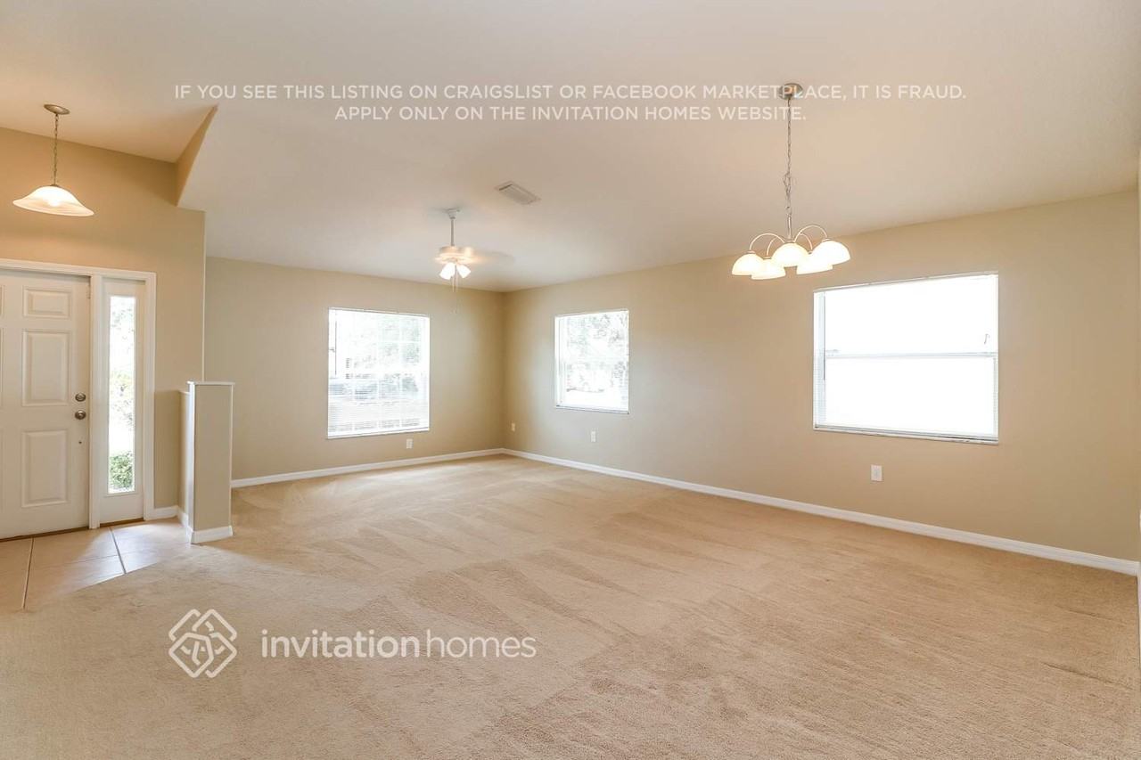 2310 Lawrence Hall St - Photo 4 of 21