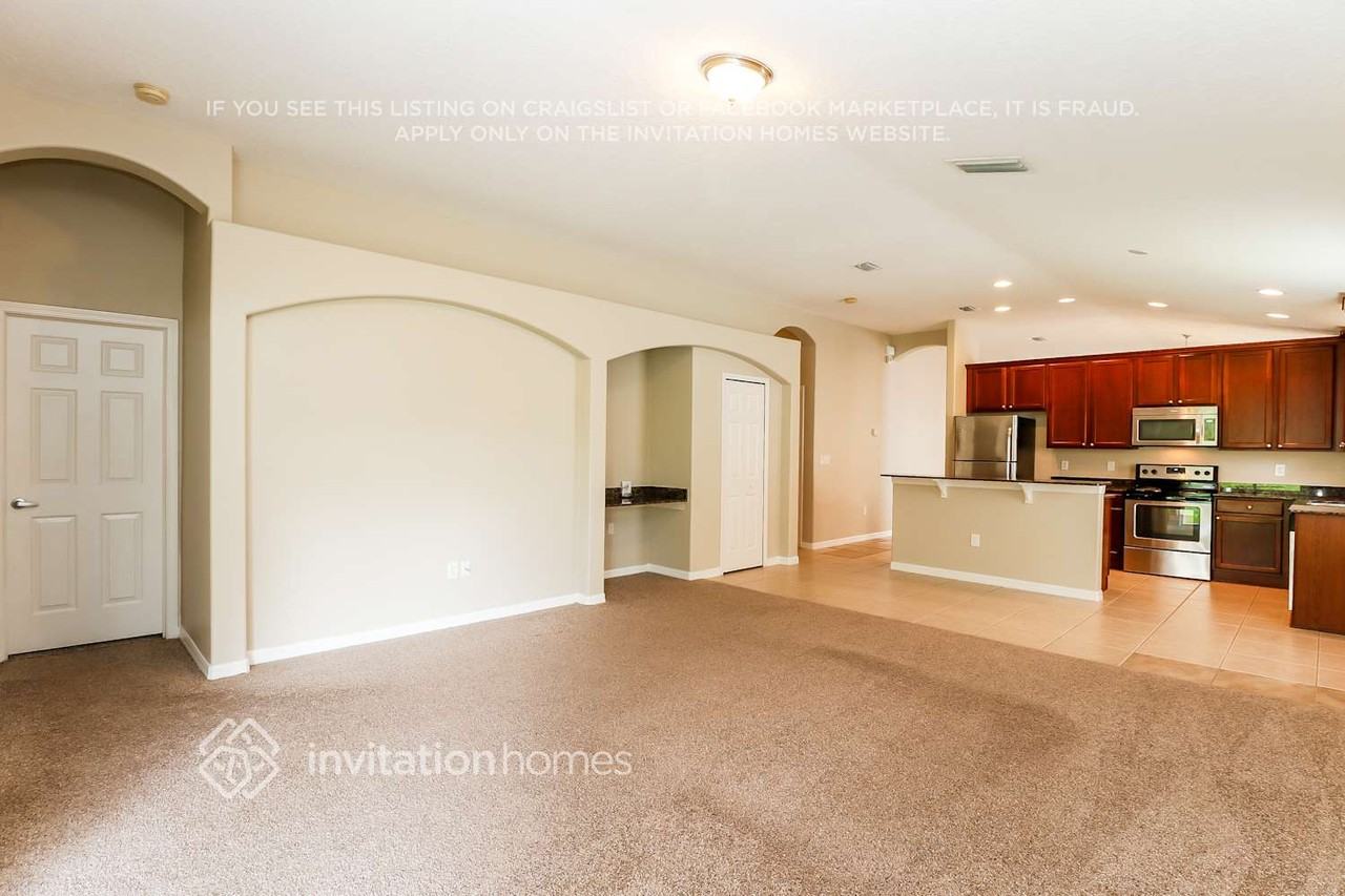 2310 Lawrence Hall St - Photo 7 of 21