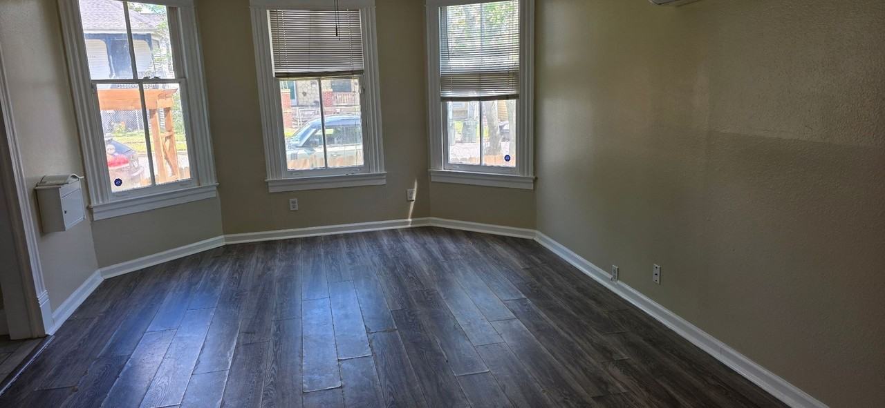 3919 Avenue O - Photo 5 of 31