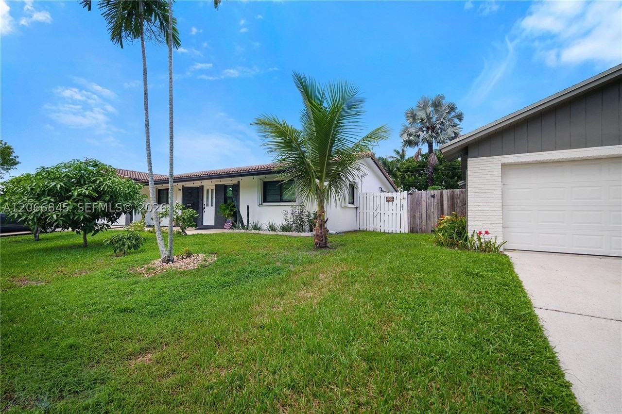 4241 Nw 9th Ct - Photo 4 of 27