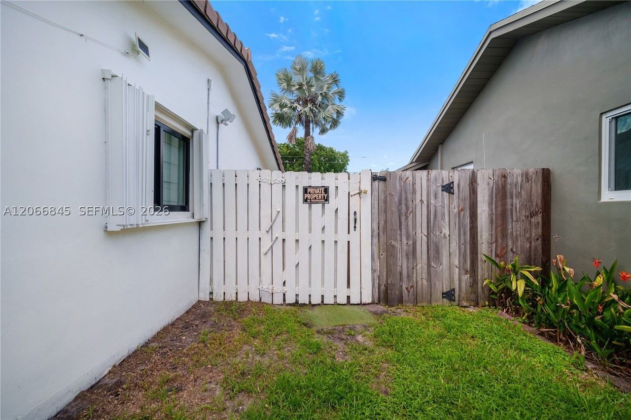 4241 Nw 9th Ct - Photo 5 of 27