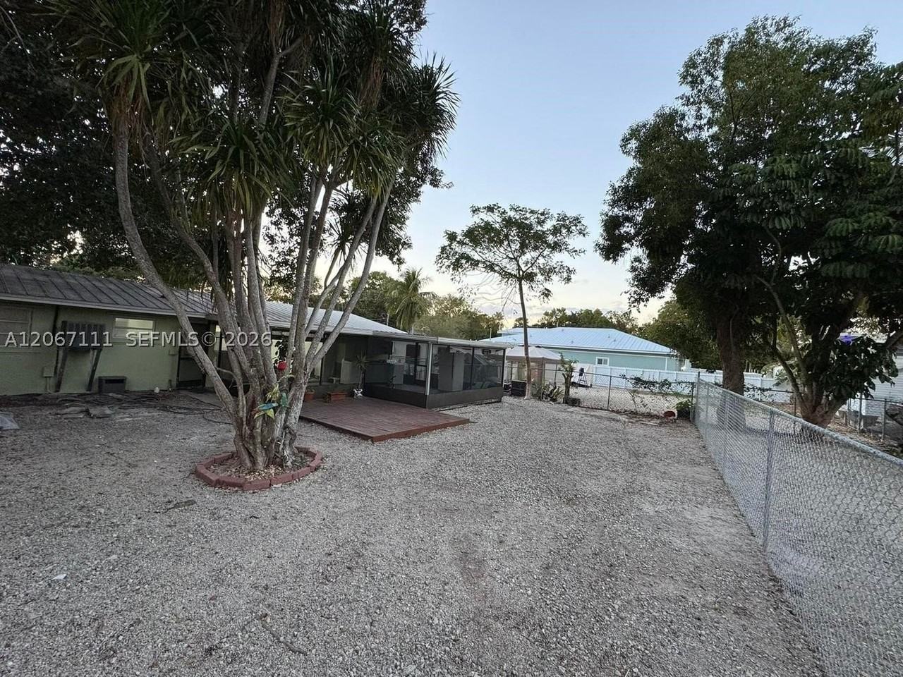 664 Colson Dr - Photo 2 of 11