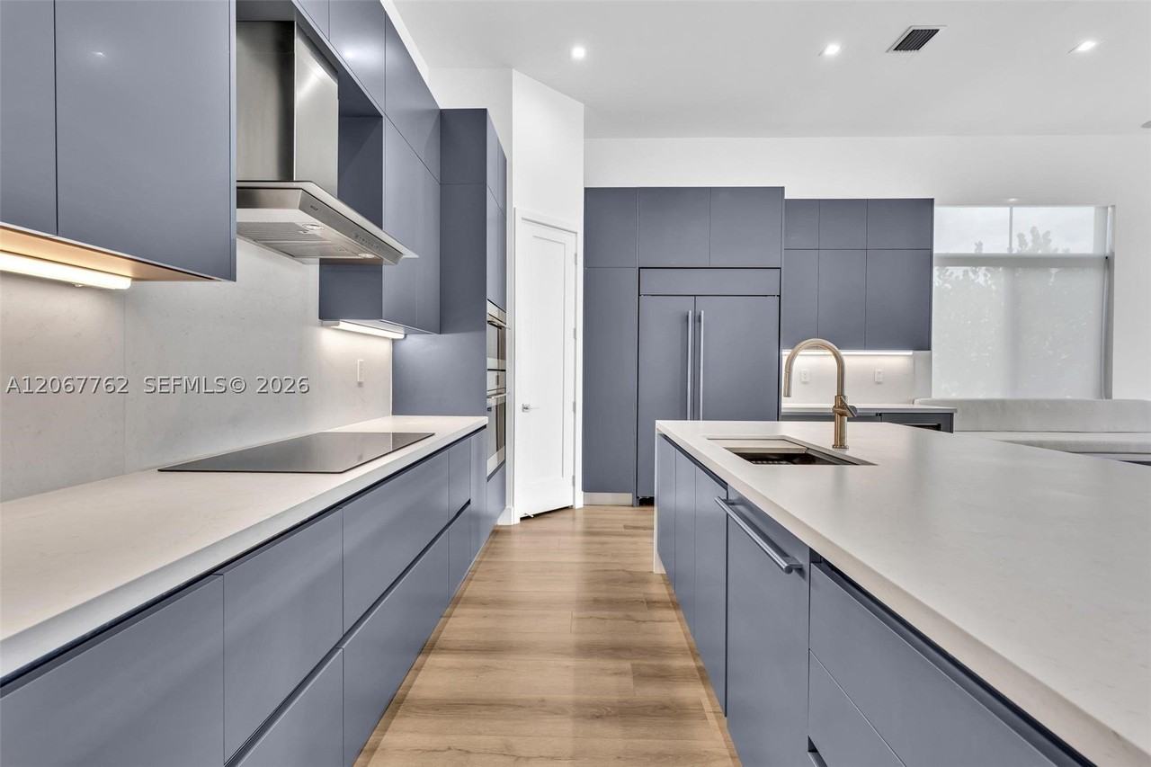 5765 Sw 104th Ter - Photo 3 of 15
