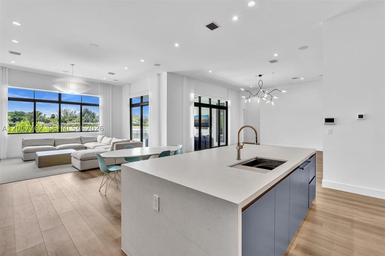 5765 Sw 104th Ter - Photo 4 of 15