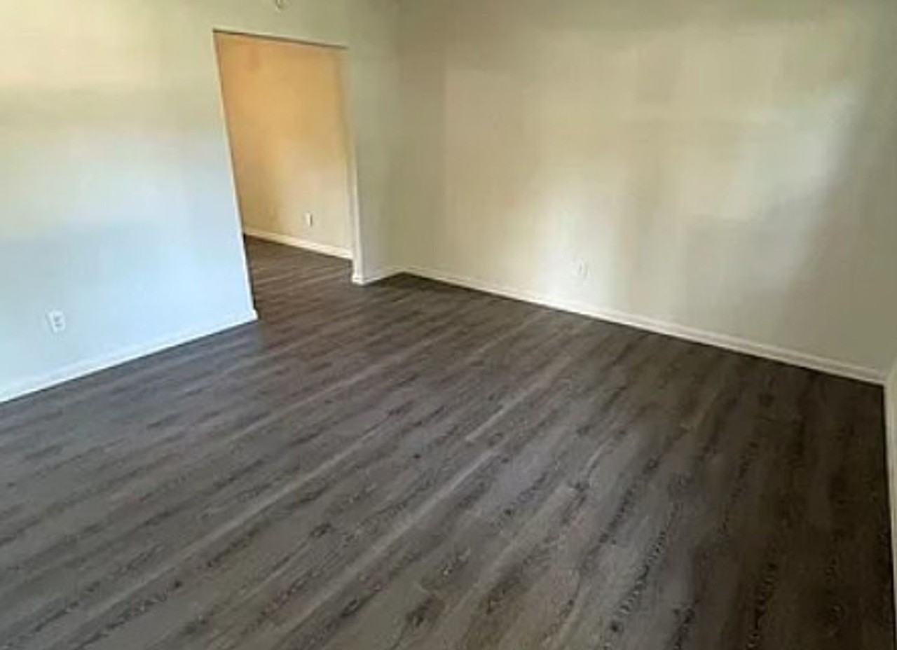 733 Saint Nicholas Dr - Photo 2 of 8
