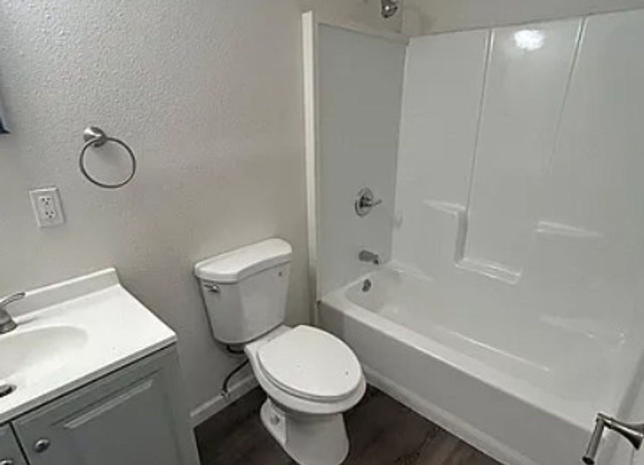 733 Saint Nicholas Dr - Photo 4 of 8