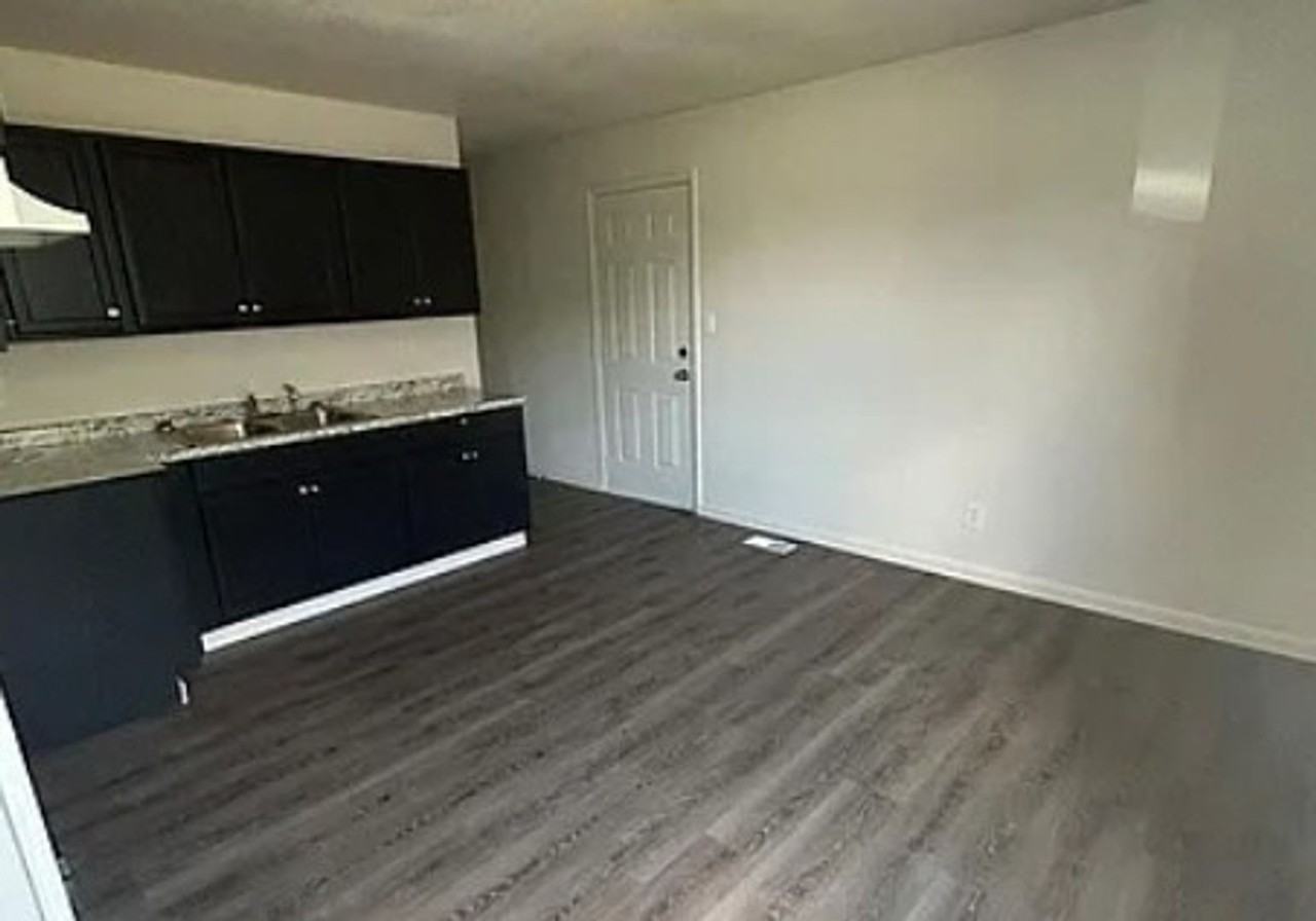 1515 Andrews Dr - Photo 5 of 9