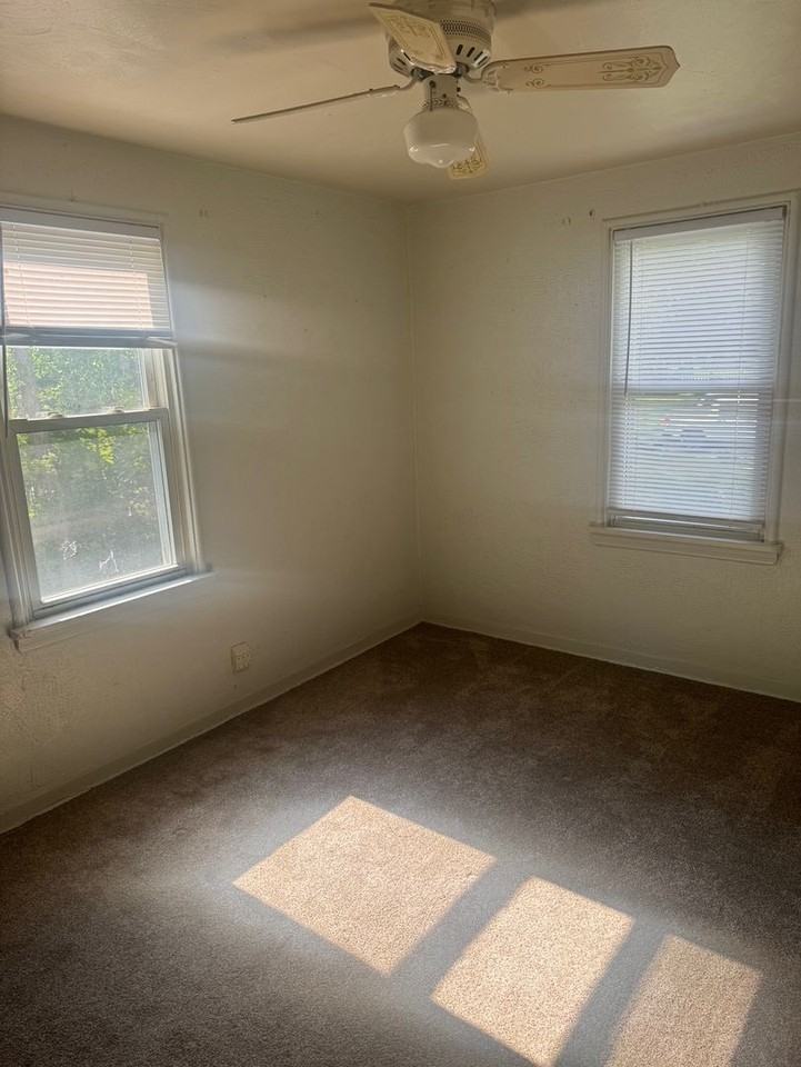 237 Collins Dr - Photo 4 of 12
