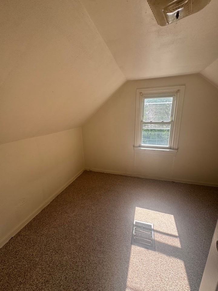237 Collins Dr - Photo 6 of 12
