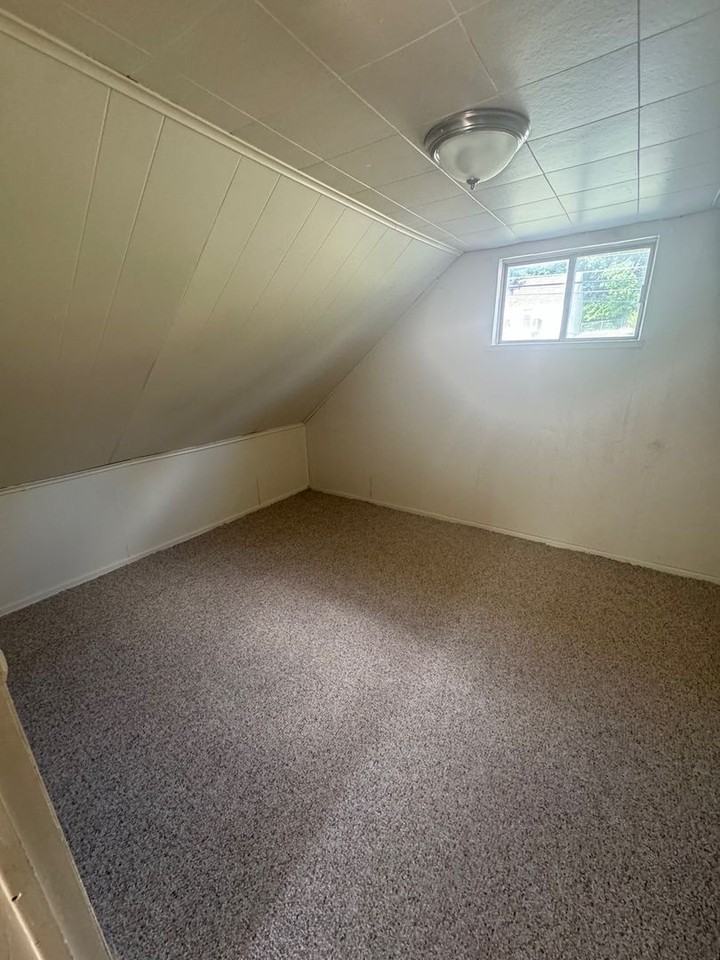 237 Collins Dr - Photo 7 of 12