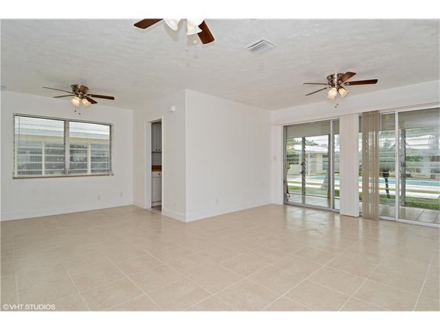 2712 NE 32nd Ave #1 - Photo 3 of 8