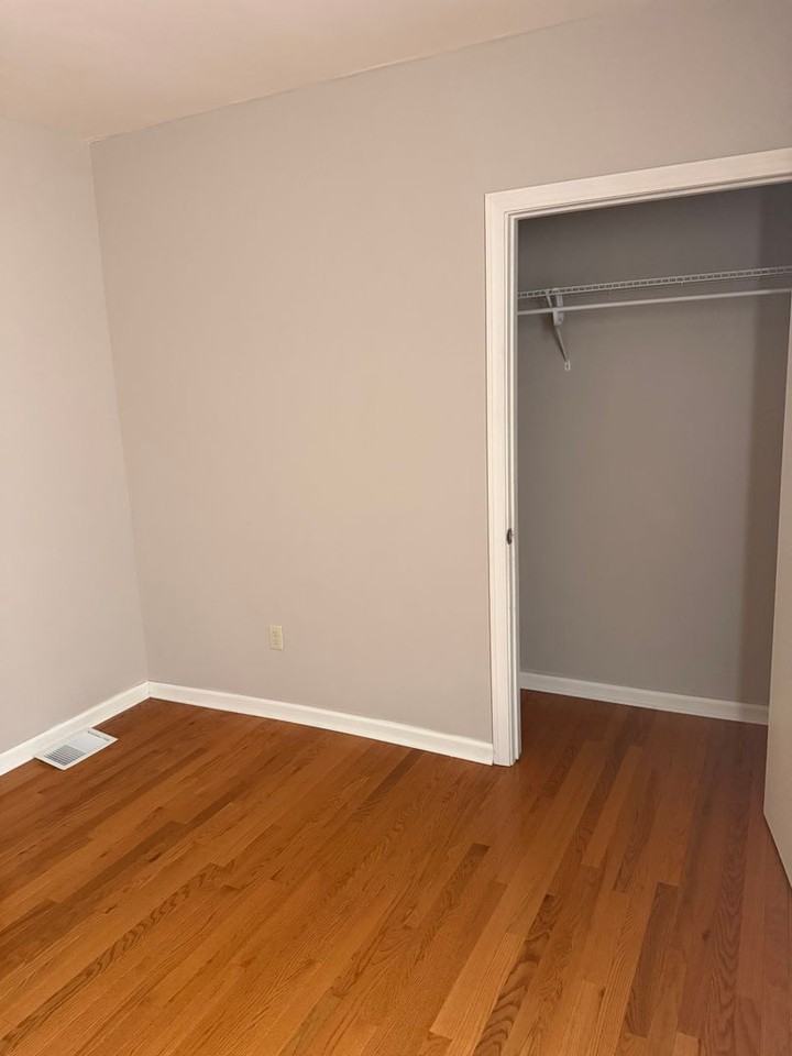 137 S 15th St - Photo 4 of 18