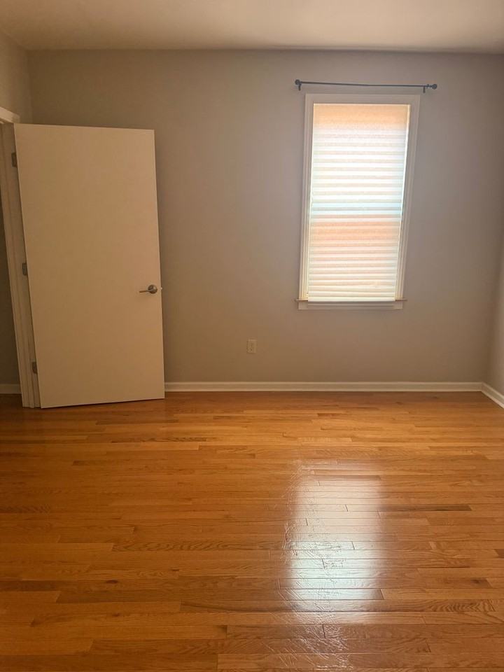 137 S 15th St - Photo 5 of 18