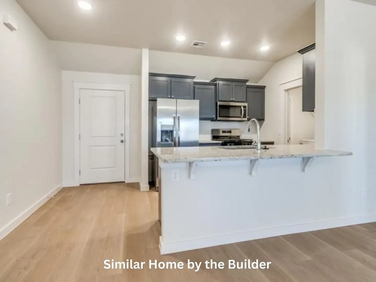 1621 Highland Loop - Photo 2 of 20