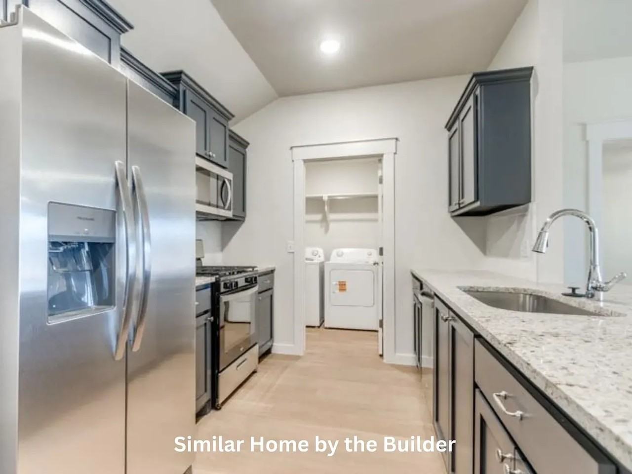 1621 Highland Loop - Photo 4 of 20