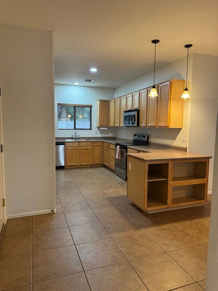 3424 E Vernon St - Photo 6 of 31