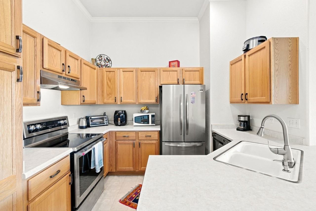 1153 S Alton St #B - Photo 3 of 22