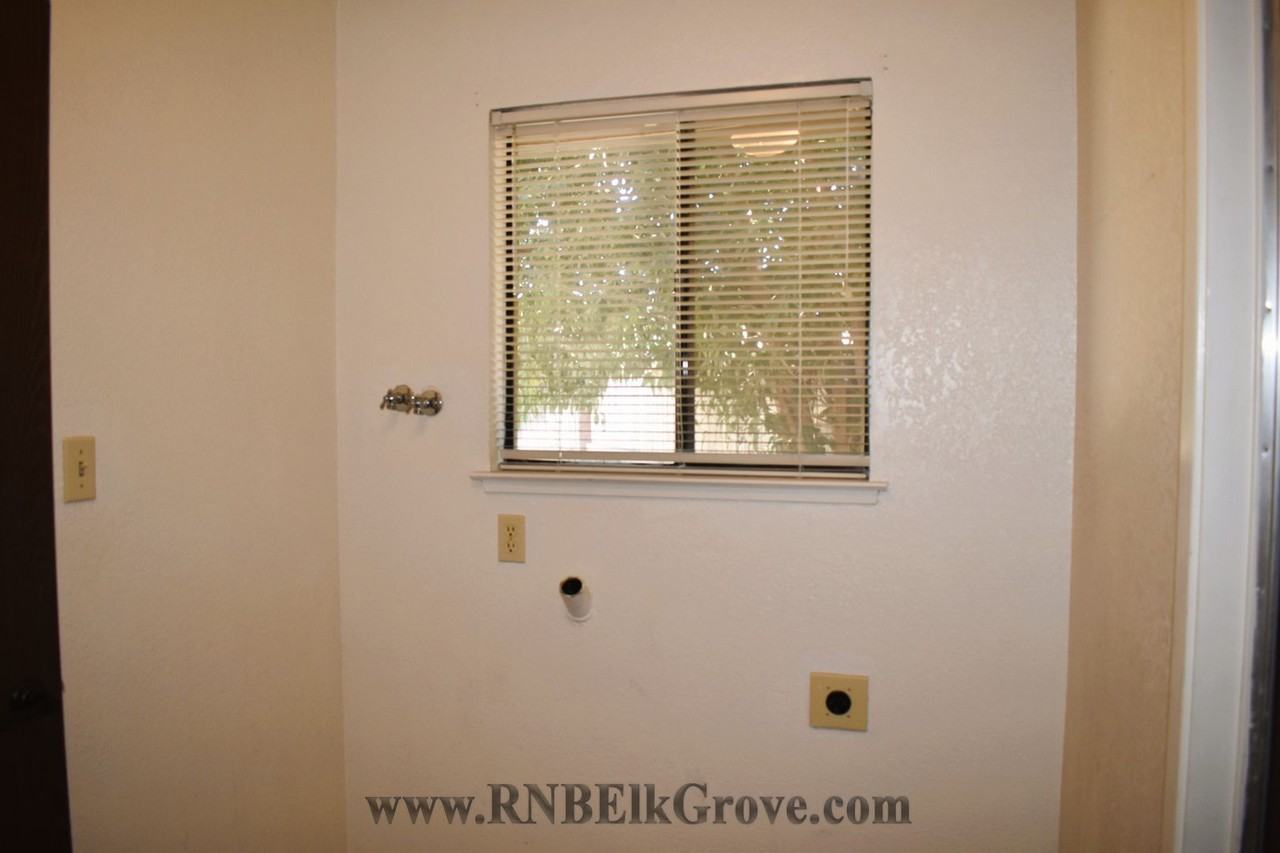 8700 Cullen Ct - Photo 3 of 9