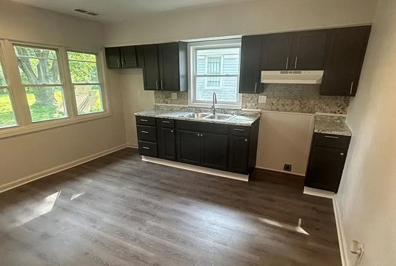 945 Howell Ave - Photo 4 of 9