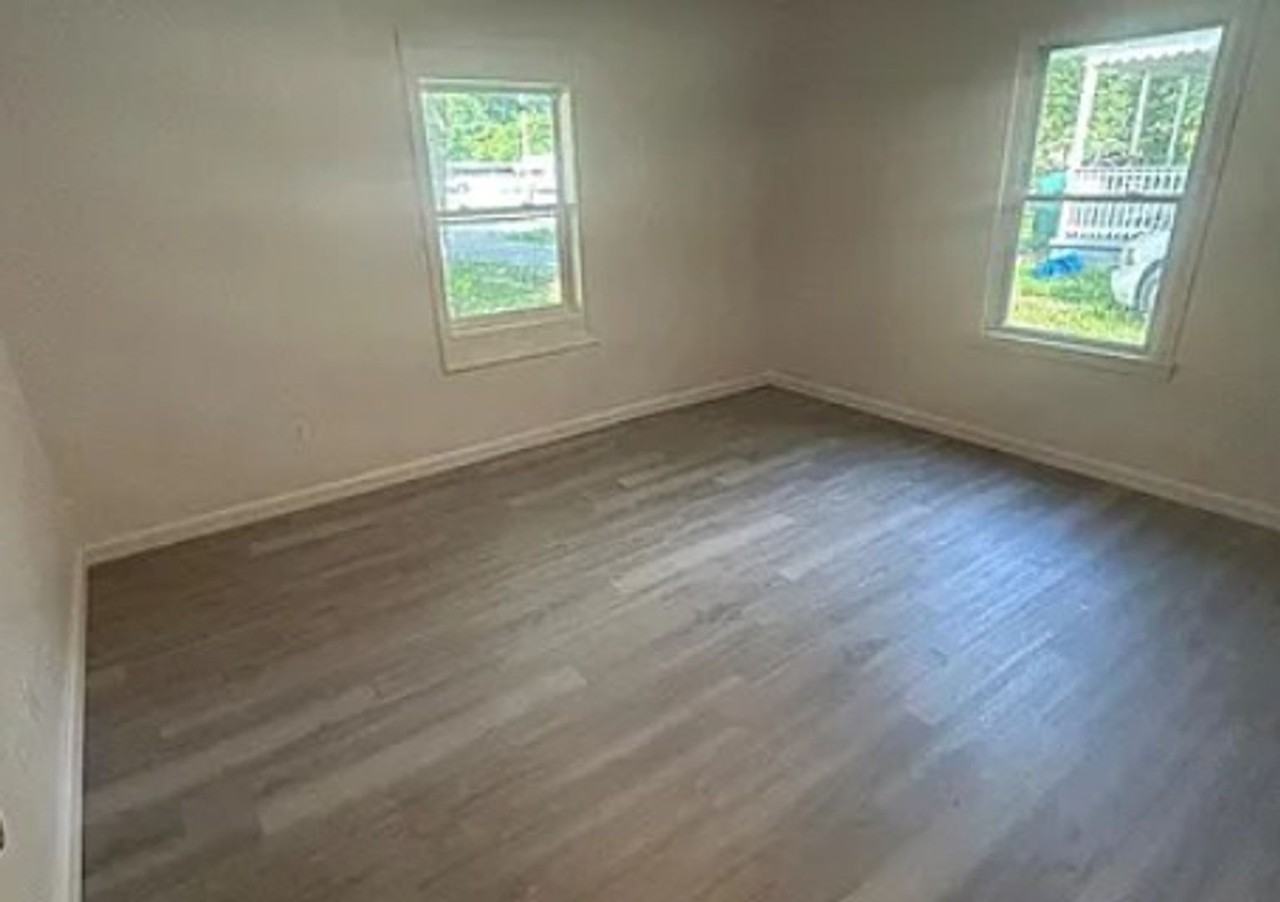 945 Howell Ave - Photo 5 of 9