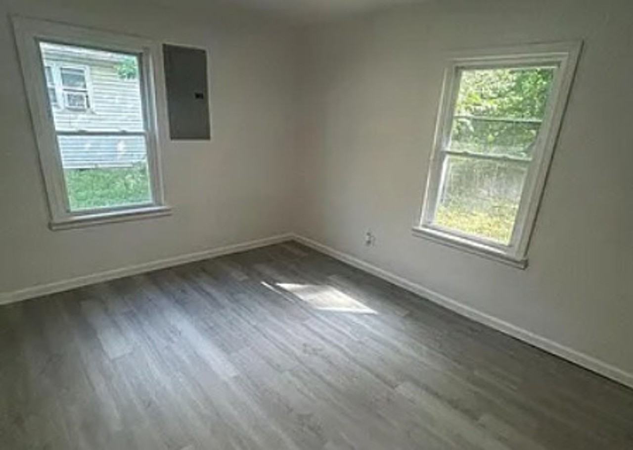 945 Howell Ave - Photo 6 of 9