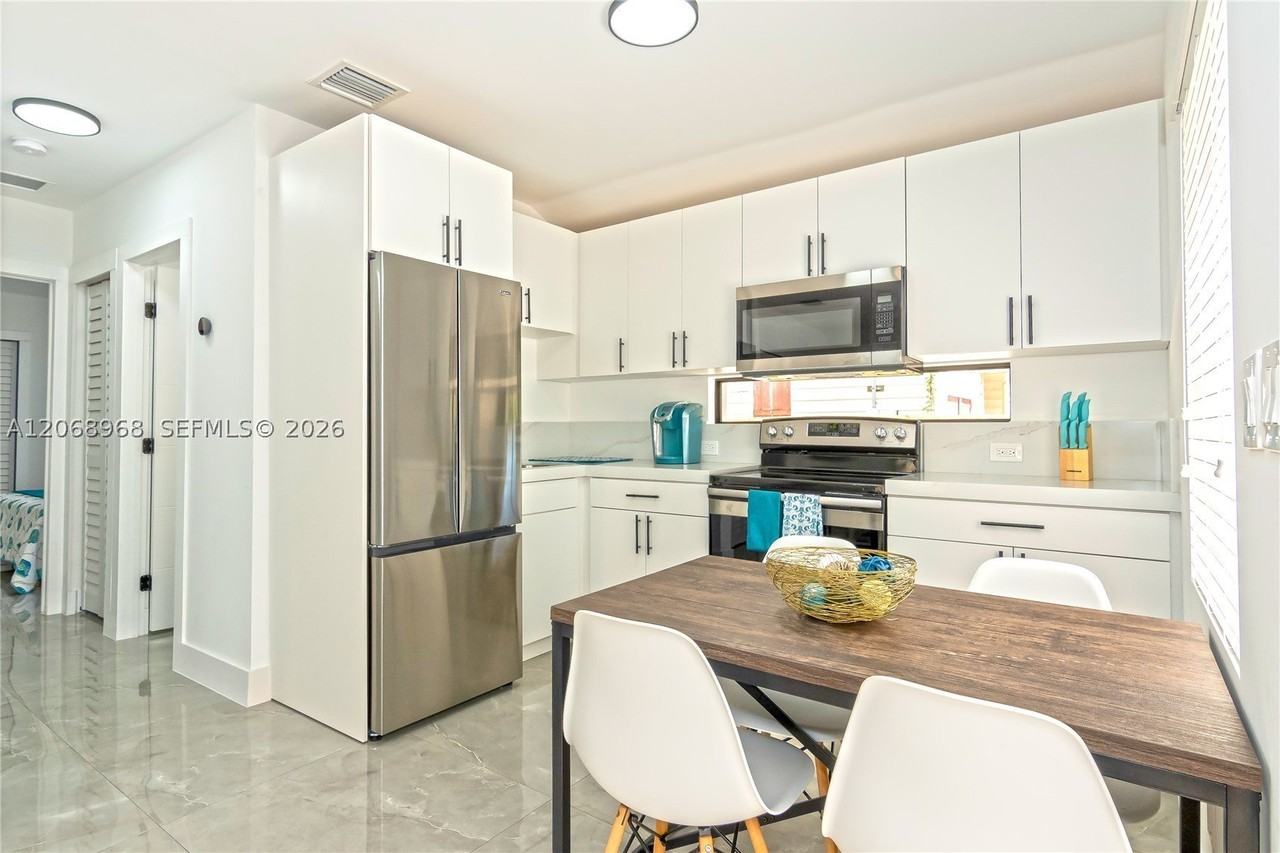 345 Nw 53rd St #A - Photo 4 of 12