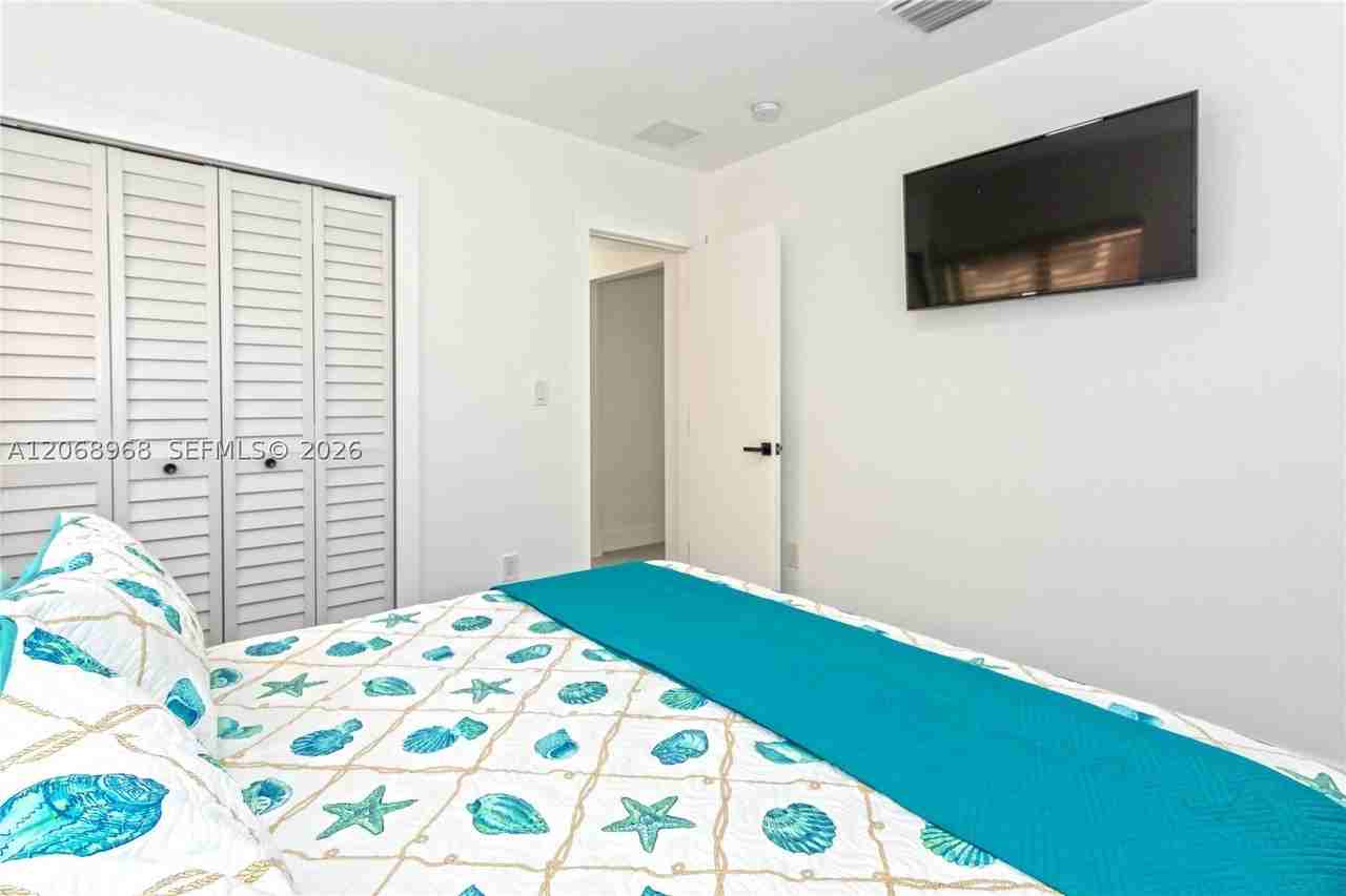 345 Nw 53rd St #A - Photo 6 of 12