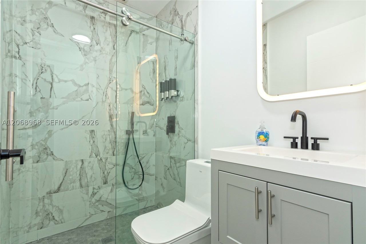 345 Nw 53rd St #A - Photo 7 of 12