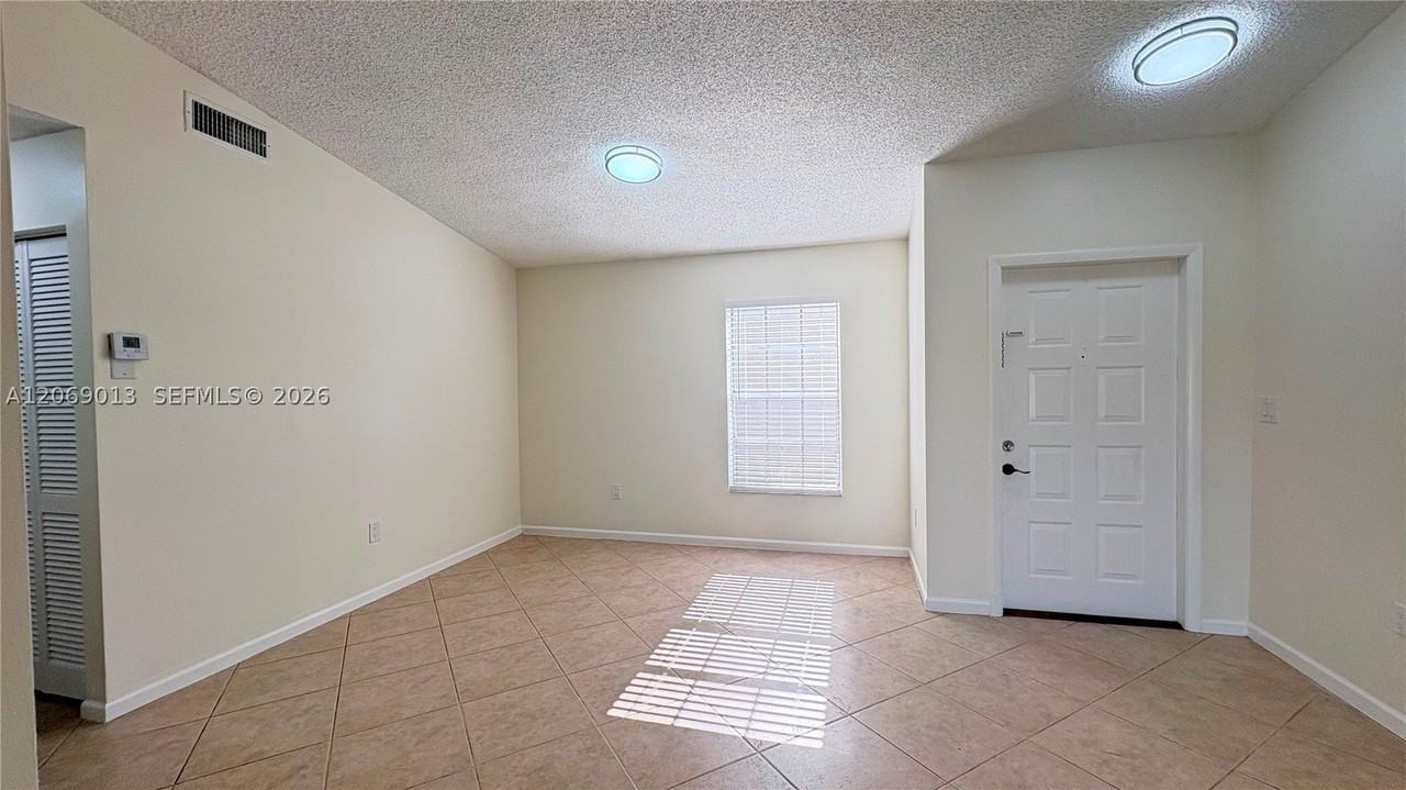 821 W Beckley Sq - Photo 2 of 30
