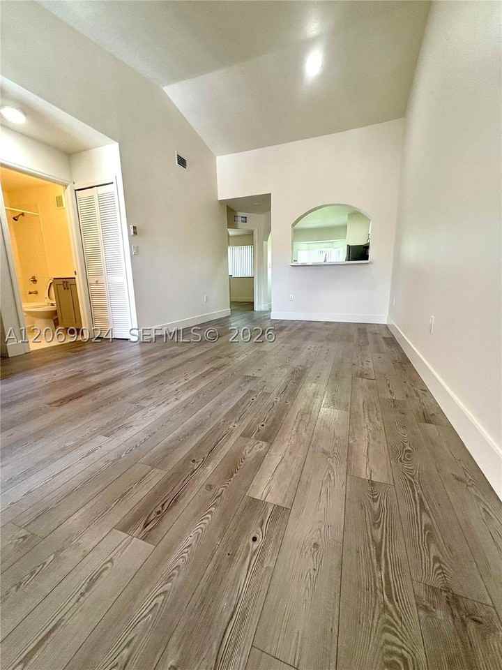 1260 Se 27th St #204 - Photo 3 of 10