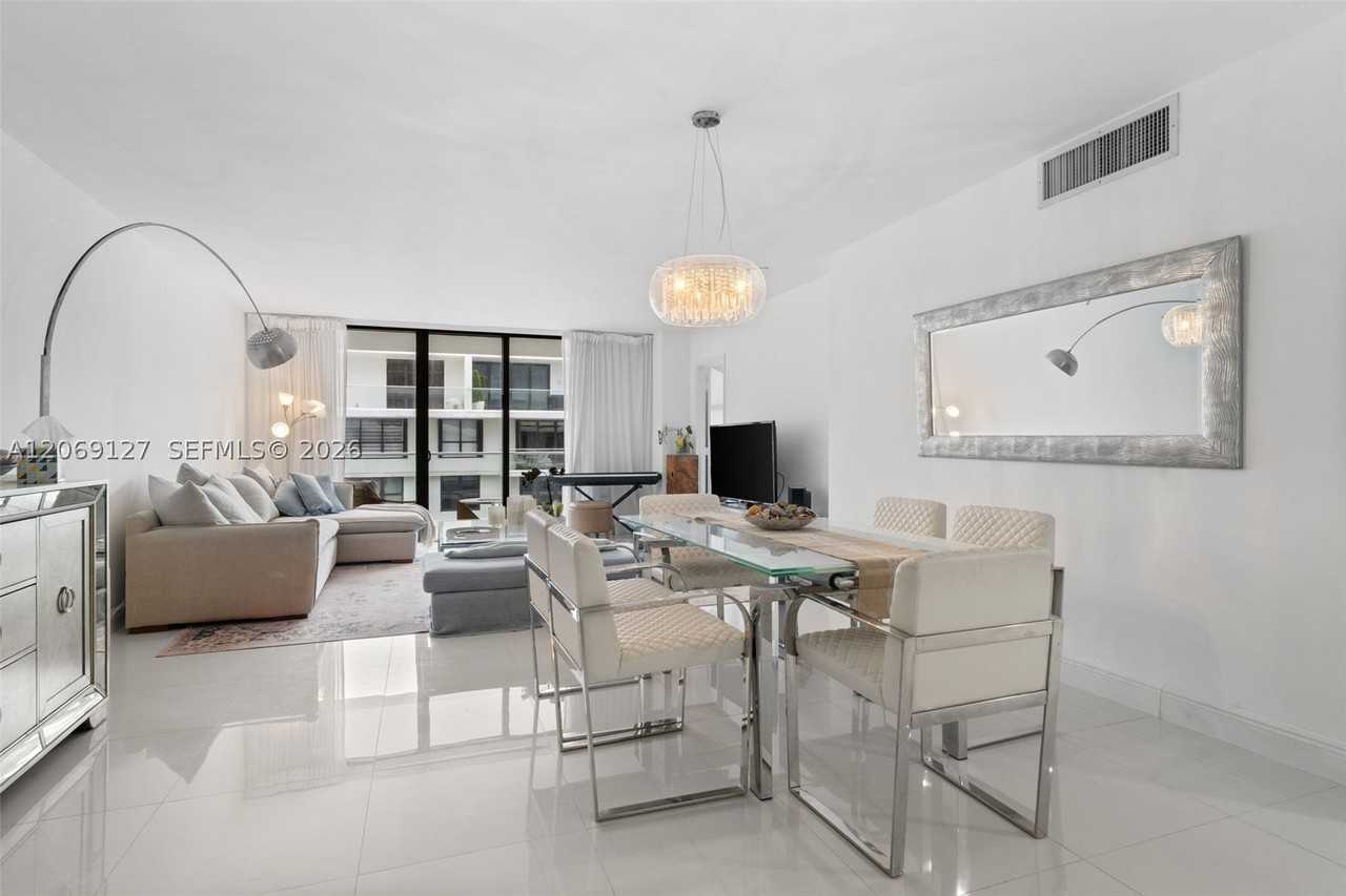 9801 Collins Ave #20V