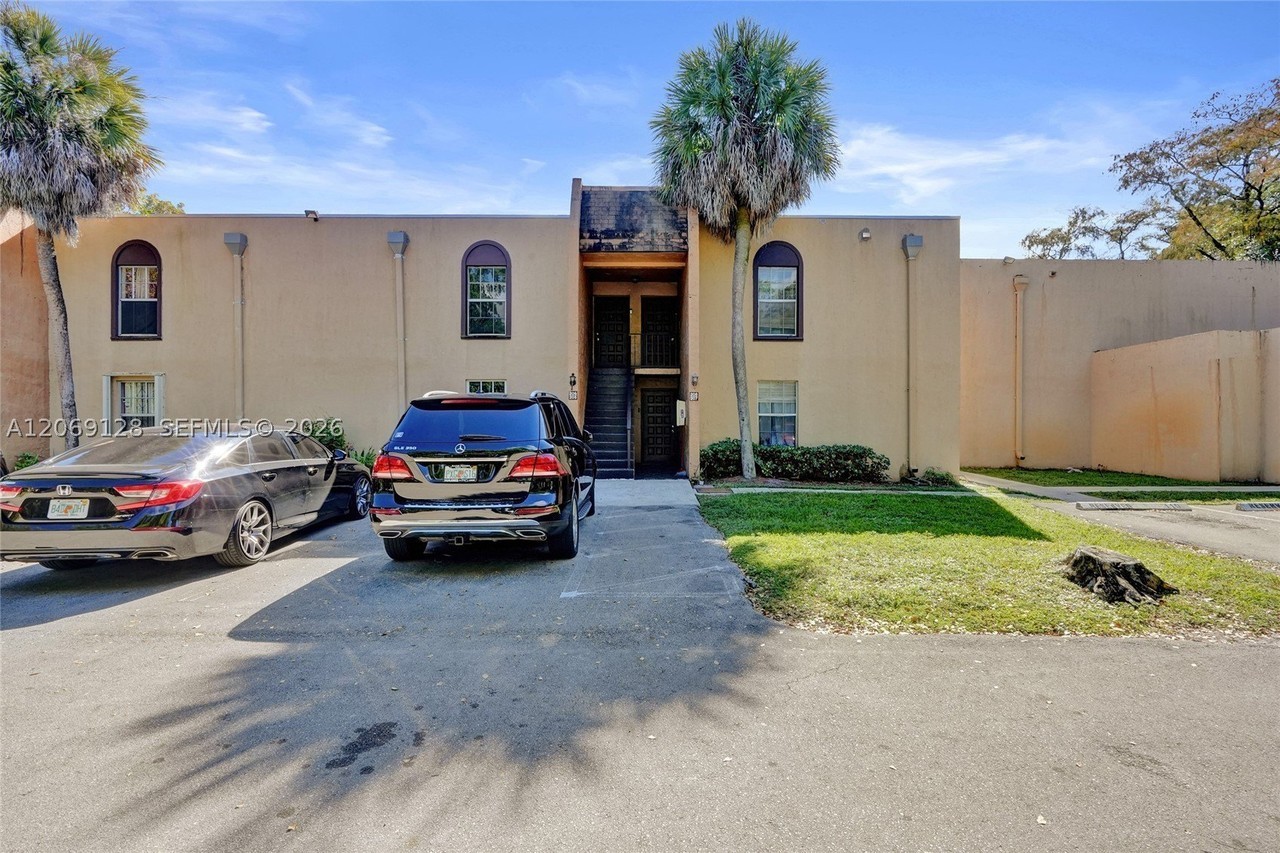 4220 Nw 21st St #206 - Photo 3 of 19