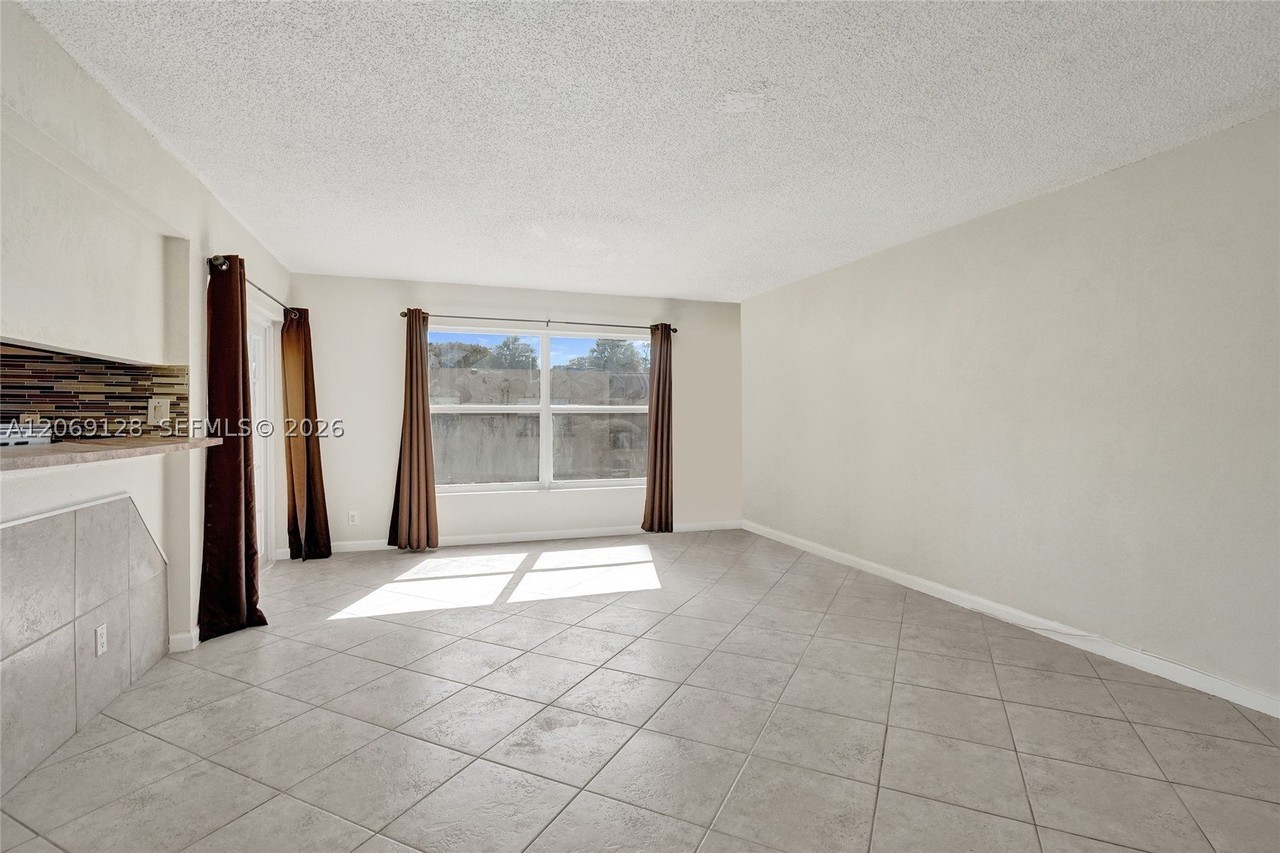 4220 Nw 21st St #206 - Photo 4 of 19