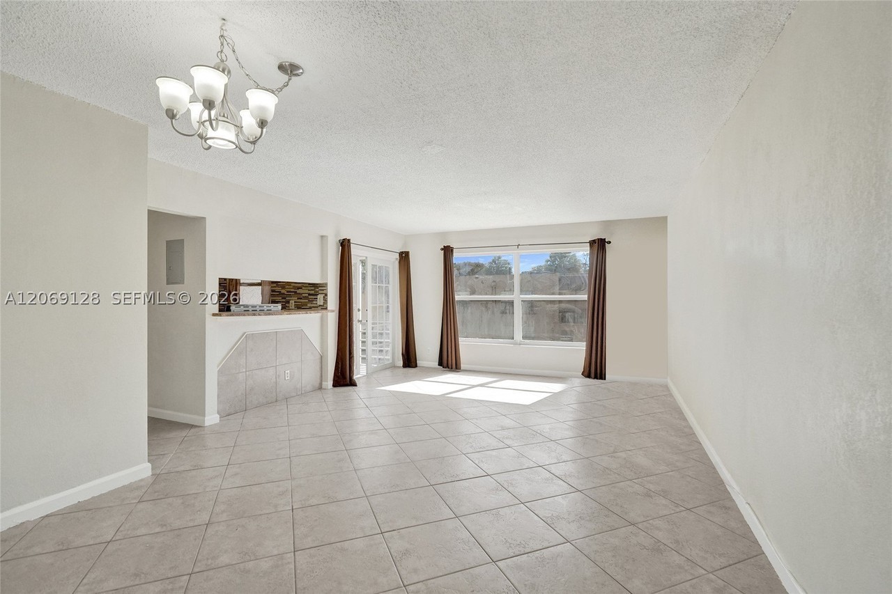 4220 Nw 21st St #206 - Photo 5 of 19