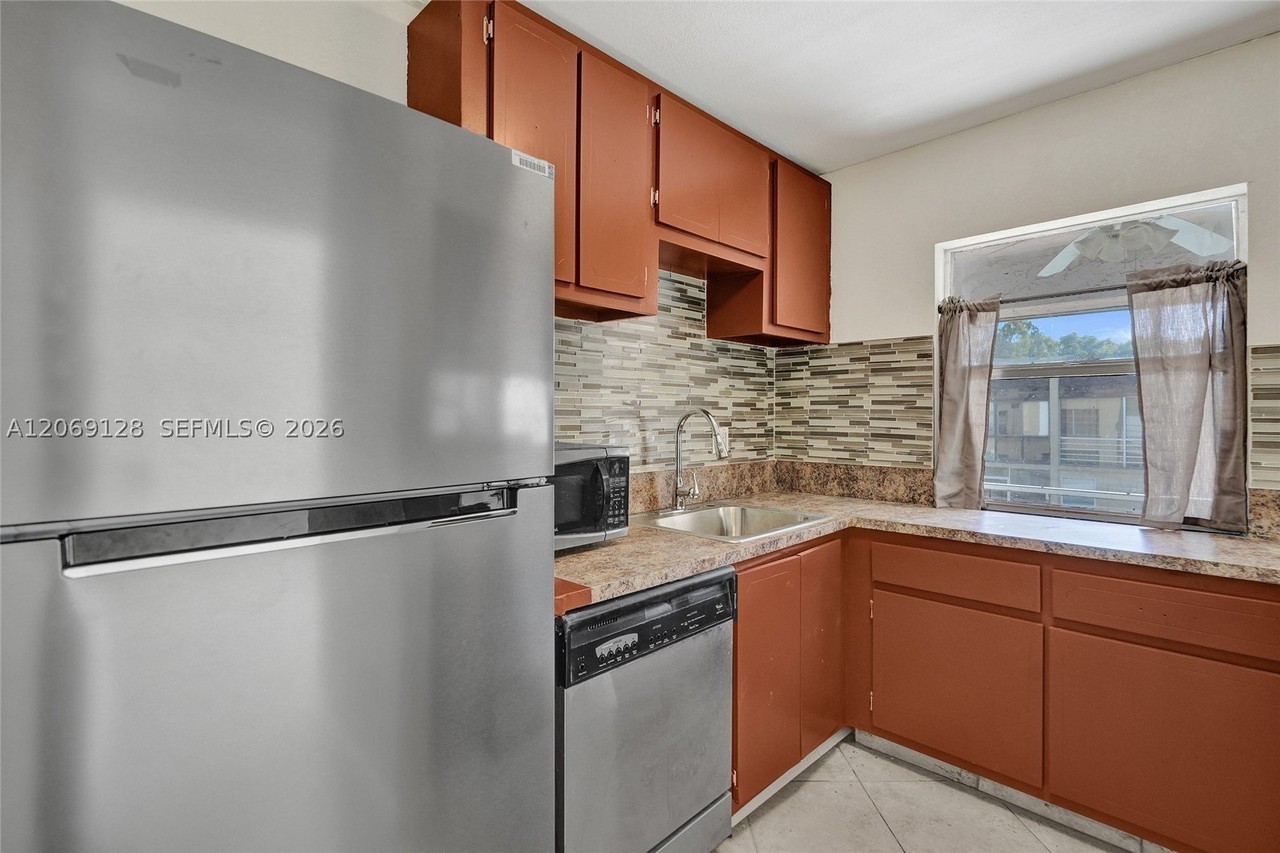 4220 Nw 21st St #206 - Photo 6 of 19