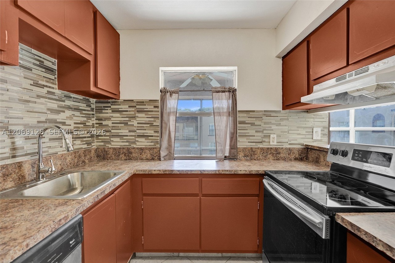 4220 Nw 21st St #206 - Photo 7 of 19