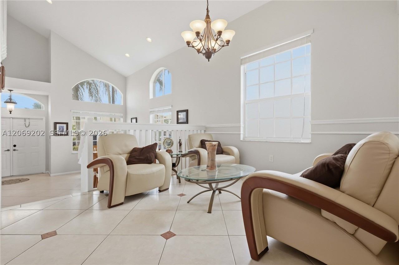 15845 Nw 14th Rd - Photo 5 of 46