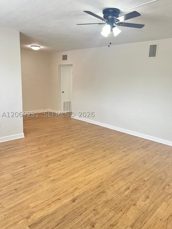 8271 Crespi Blvd #5 - Photo 3 of 13