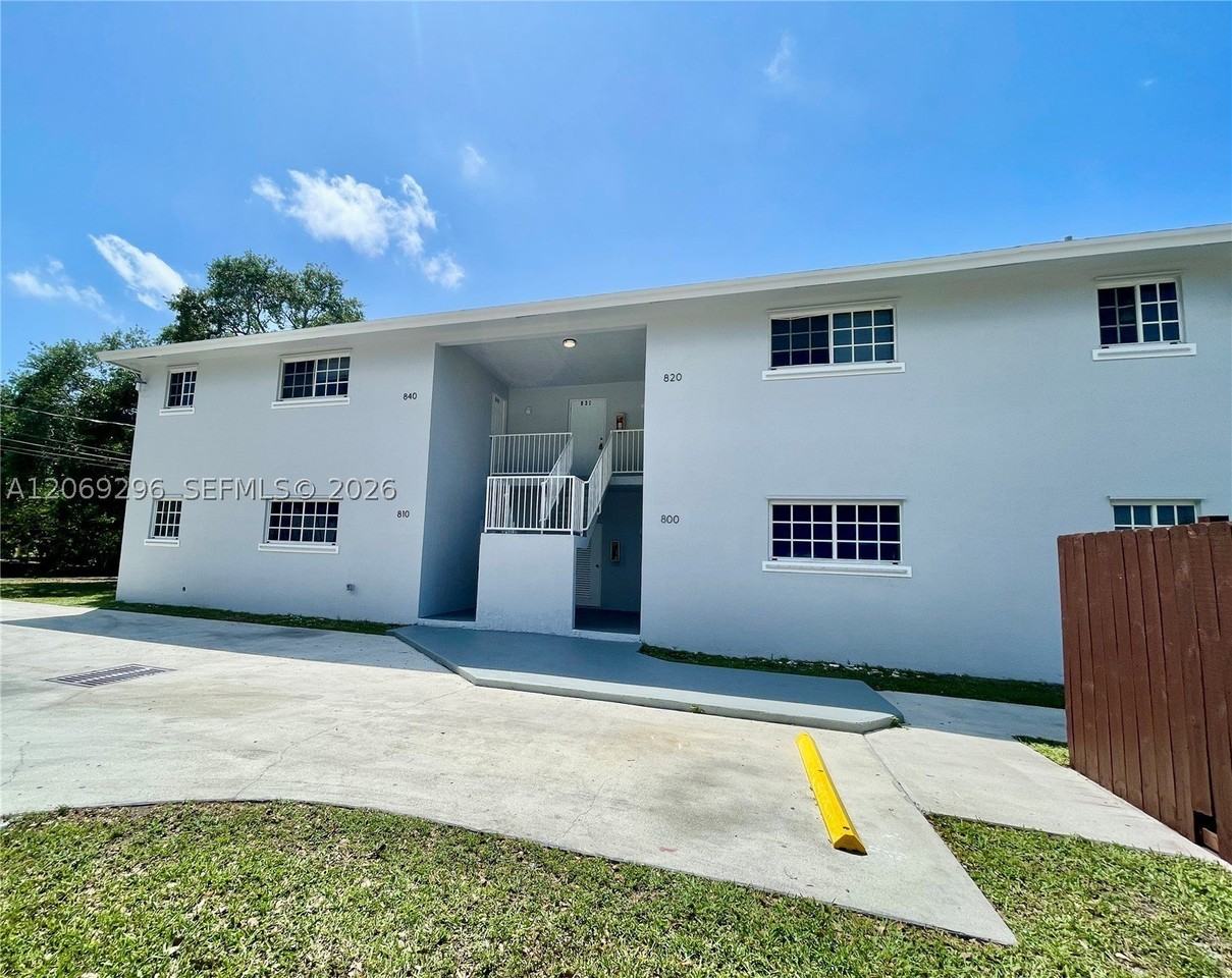 800 Sw 10th Ave #830 - Photo 3 of 10