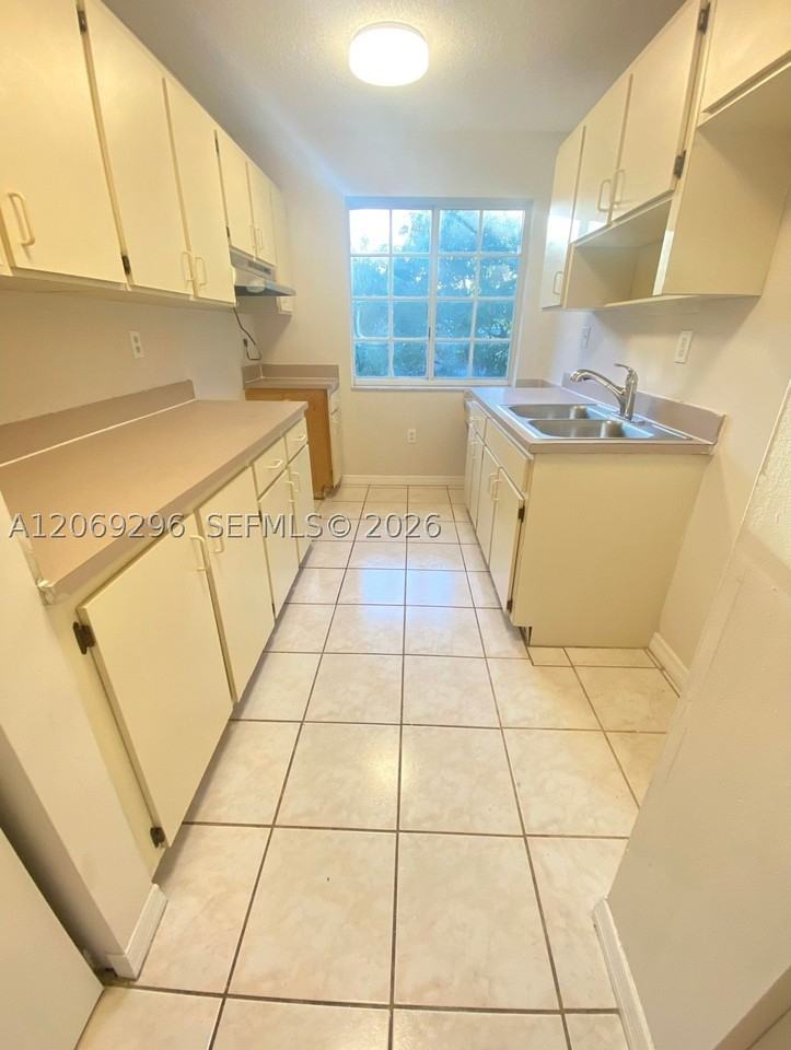 800 Sw 10th Ave #830 - Photo 4 of 10