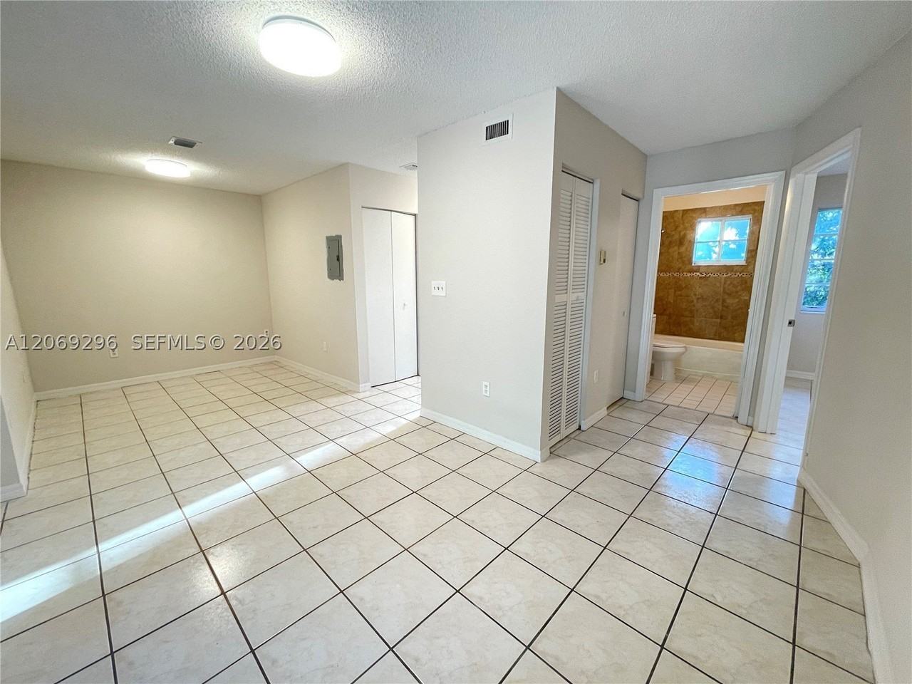 800 Sw 10th Ave #830 - Photo 5 of 10
