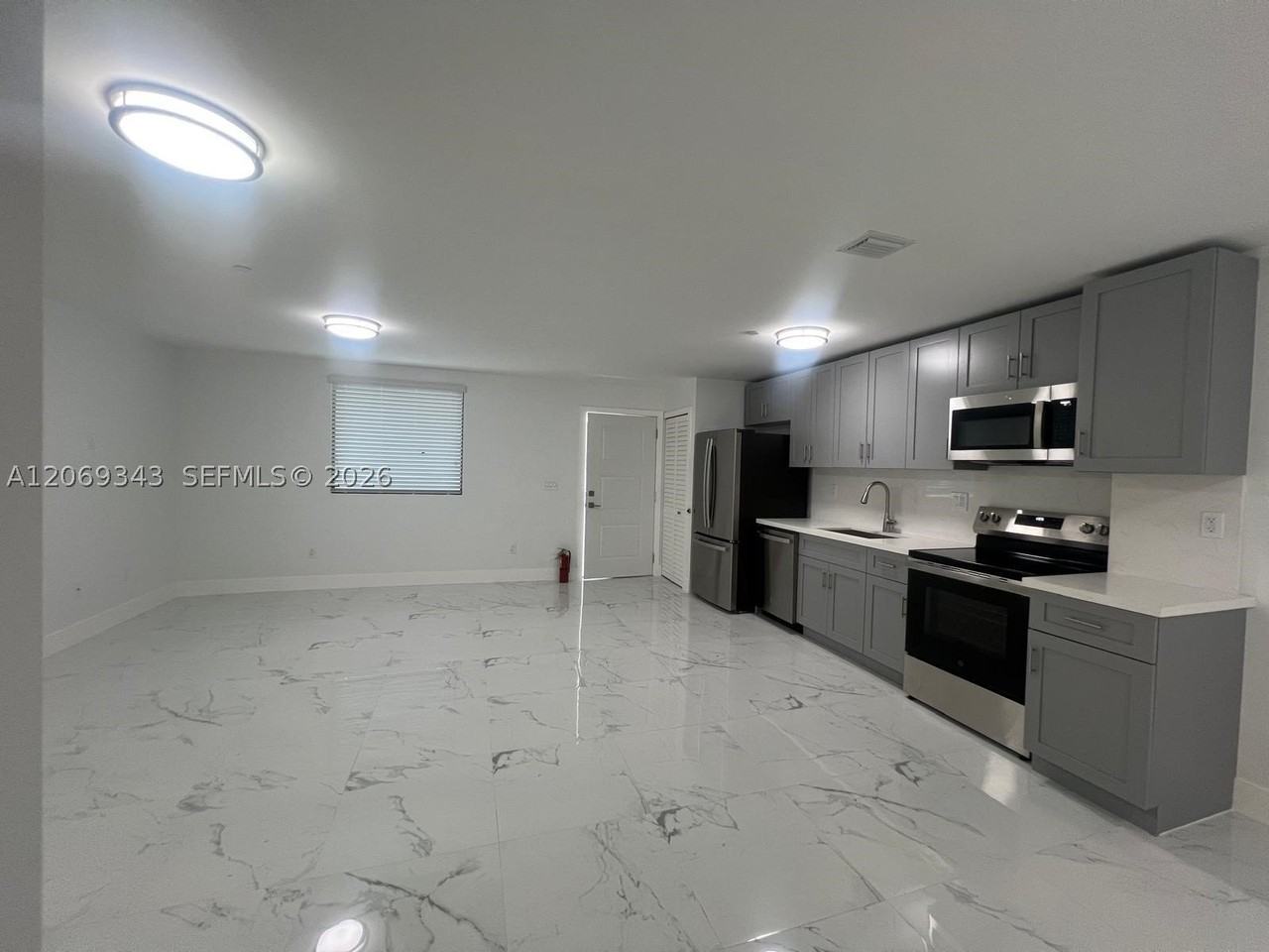 1860 Nw 19th St #202 - Photo 5 of 15