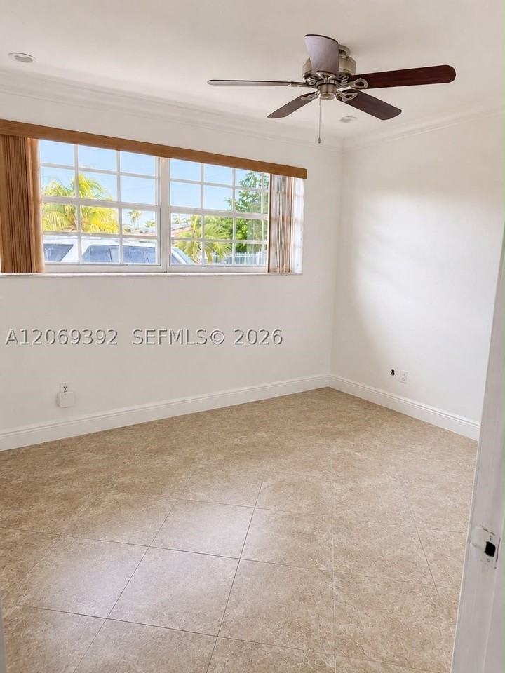 10955 Sw 177th Ter - Photo 5 of 12